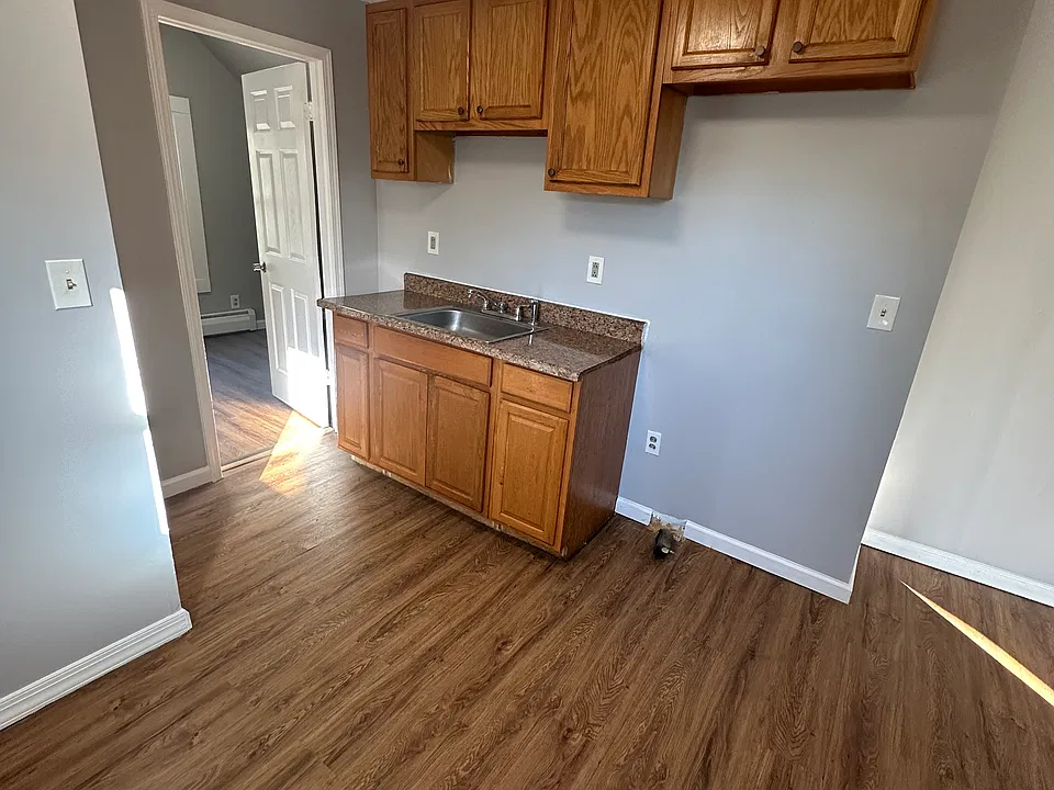 215 Edgewood Ave #3
