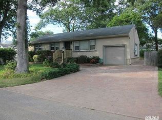 63 Hillside Rd, Deer Park, NY 11729