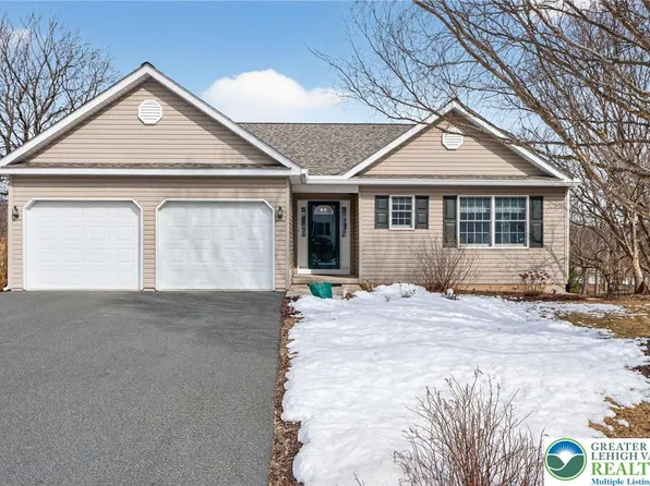 1060 Macoby Creek Way, Pennsburg, PA 18073