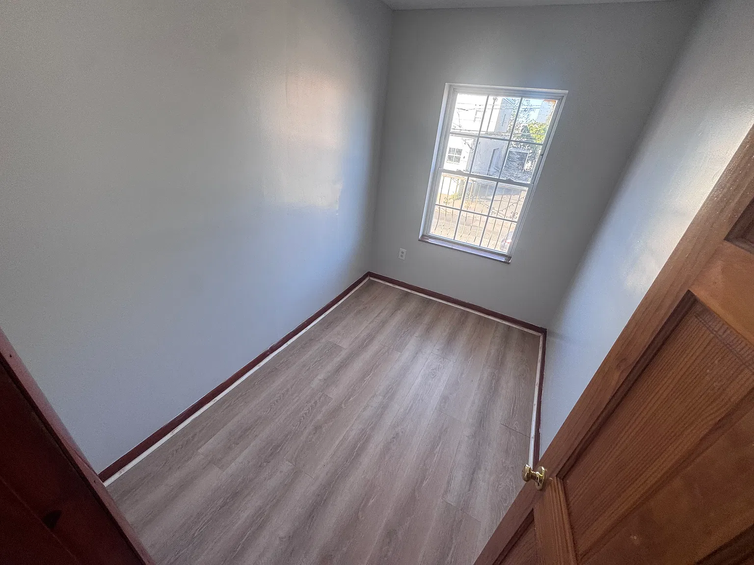 32 Lewis Ave — Photo 2