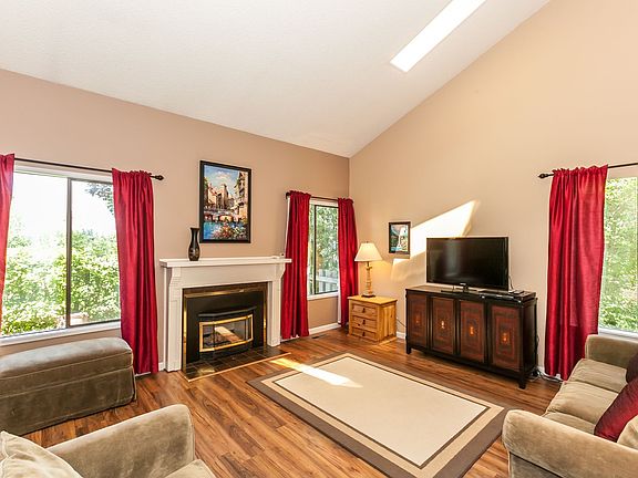 4th image of 2733 174th Ave NE