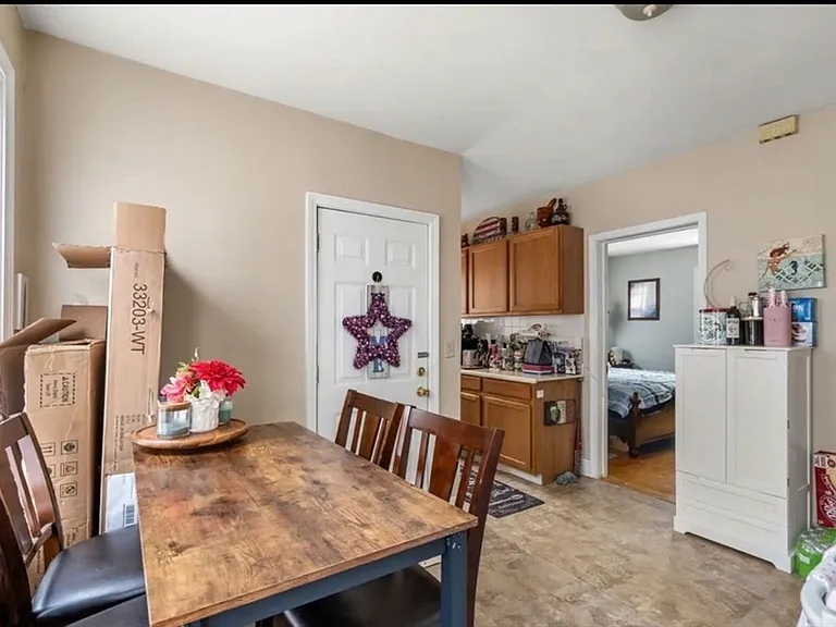35 Circular St #2 — Photo 1