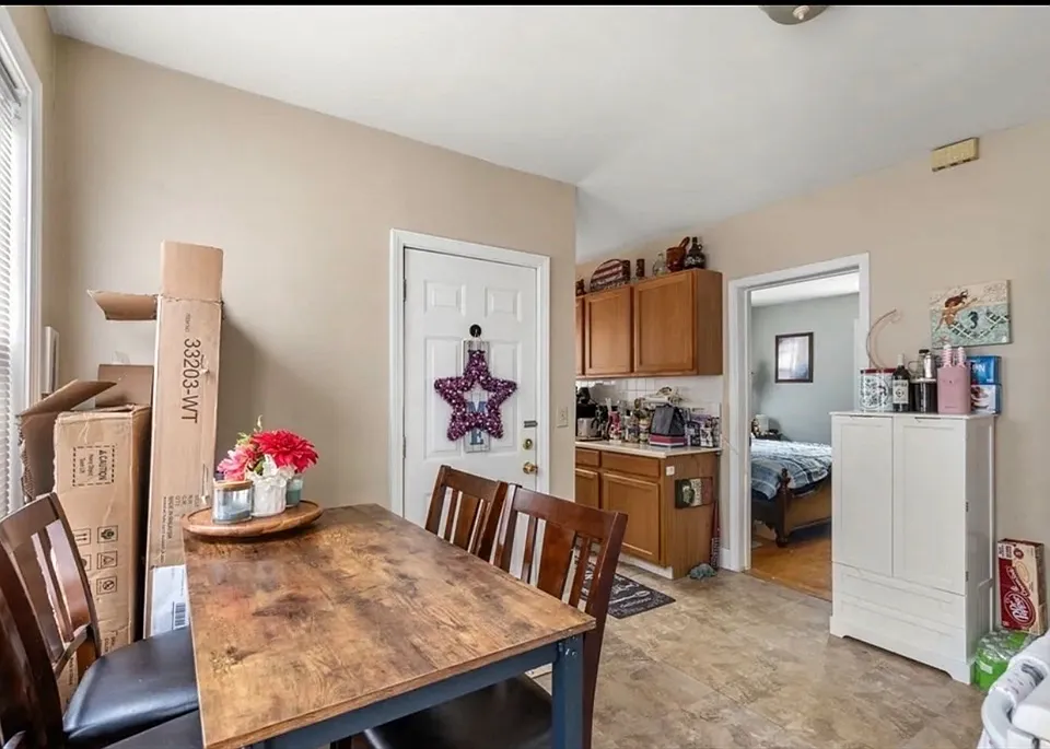35 Circular St #2