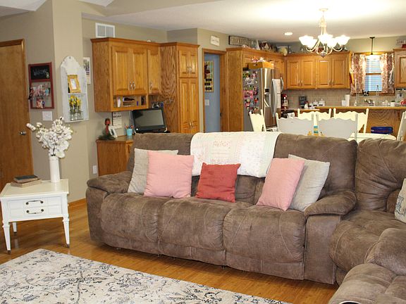 4th image of 2141 Rock Creek Dr