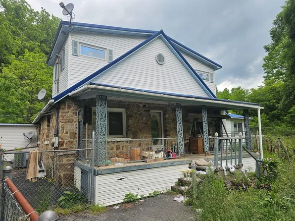 1497 Ravens Nest Branch Rd, Cedar Bluff, VA 24609