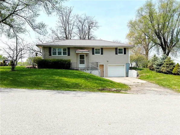 211 E Corrine St, Gallatin, MO 64640