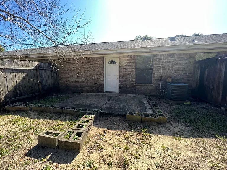 3402B Greenbriar Ct — Photo 9