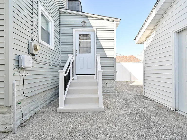 203 N Somerset Ave — Photo 36