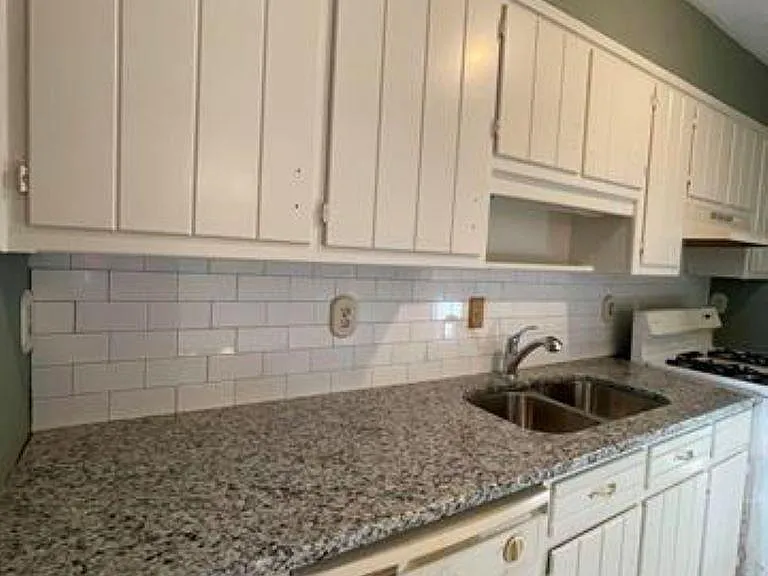2983 Deshong Dr — Photo 12