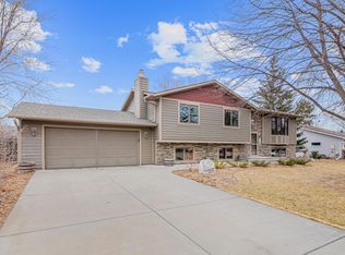 225 Dennison Ave, Shoreview, MN 55126