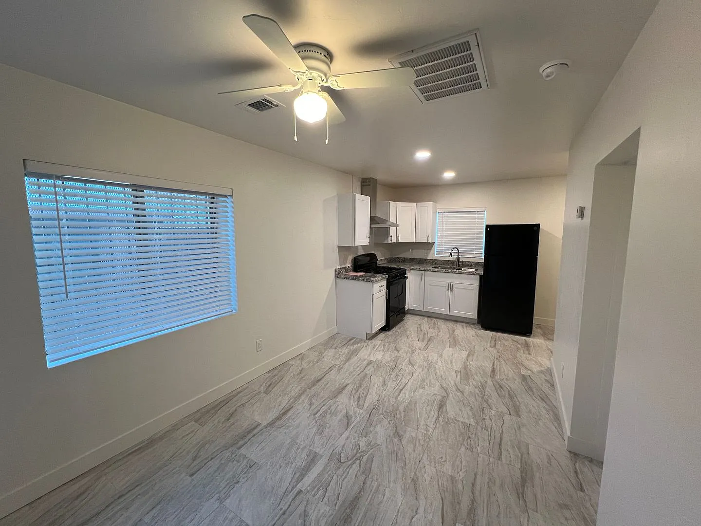 Recently Remodeled 1 Bed. Apt. Near Shopping & Public Transportation — Photo 3
