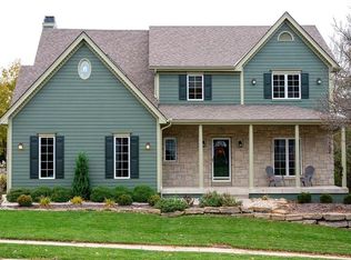 124 SE Carolina Dr, Lees Summit, MO 64063
