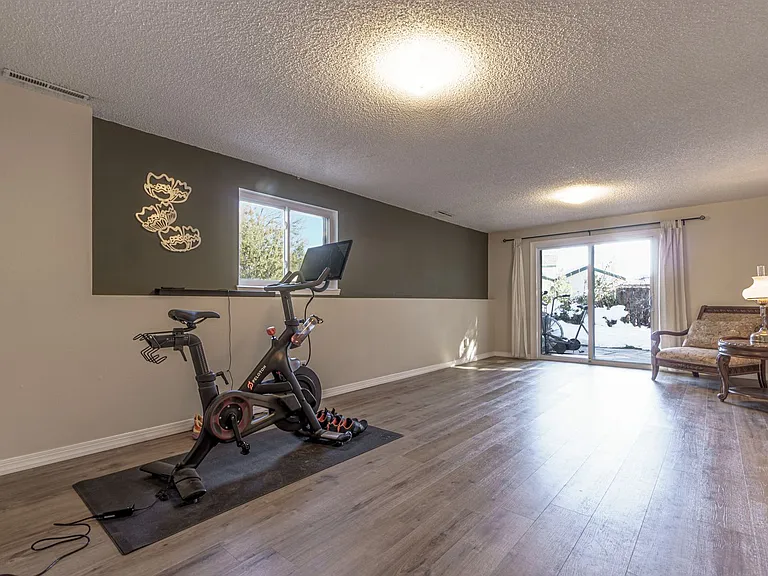3295 W Parade Cir — Photo 27