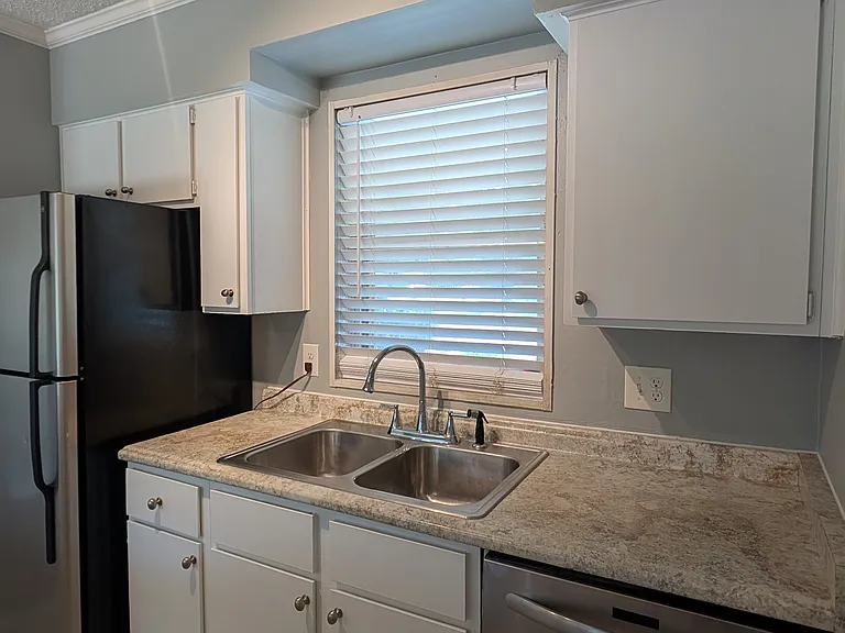 4550 E Mallory Ave — Photo 9