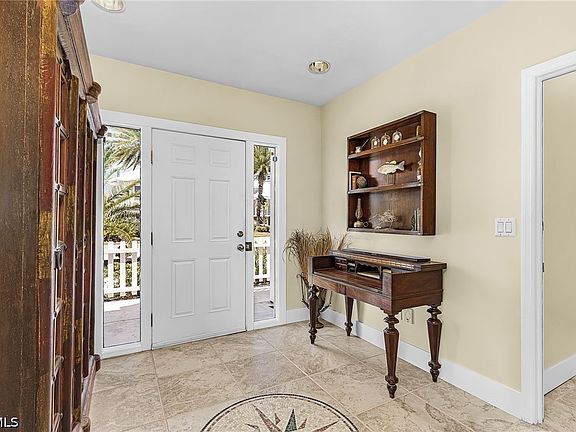3rd image of 2096 Macadamia St