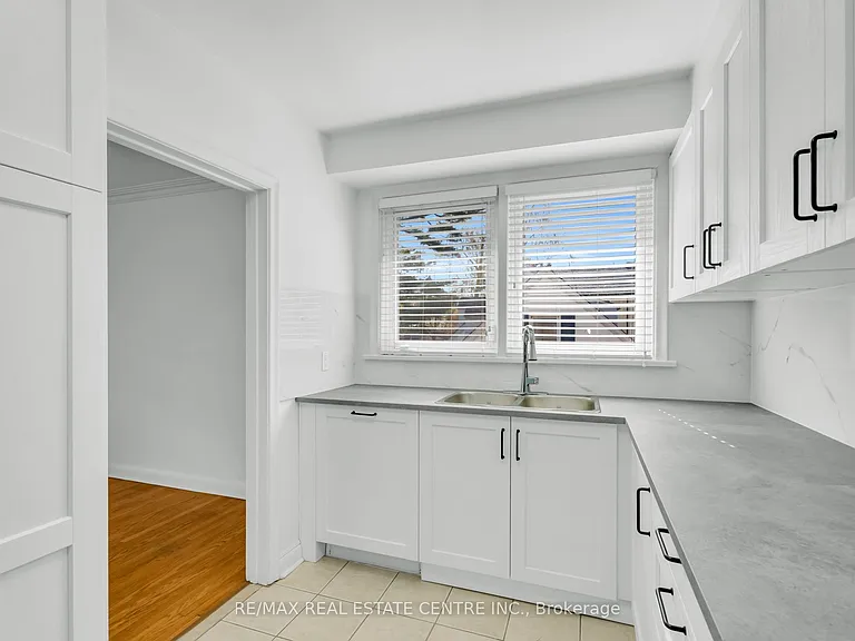 48 Maple Ave S #UPPER — Photo 19