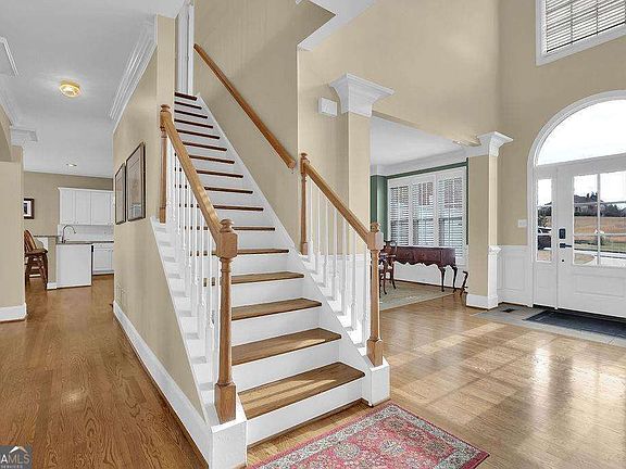 5th image of 188 Gold Bullion Dr W