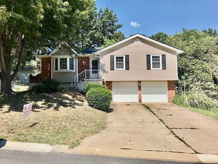 1st image of 705 SE Shamrock Ln