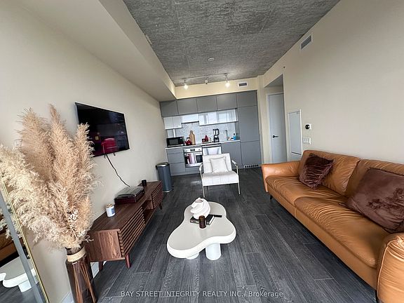 5th image of 185 Roehampton Ave #2607
