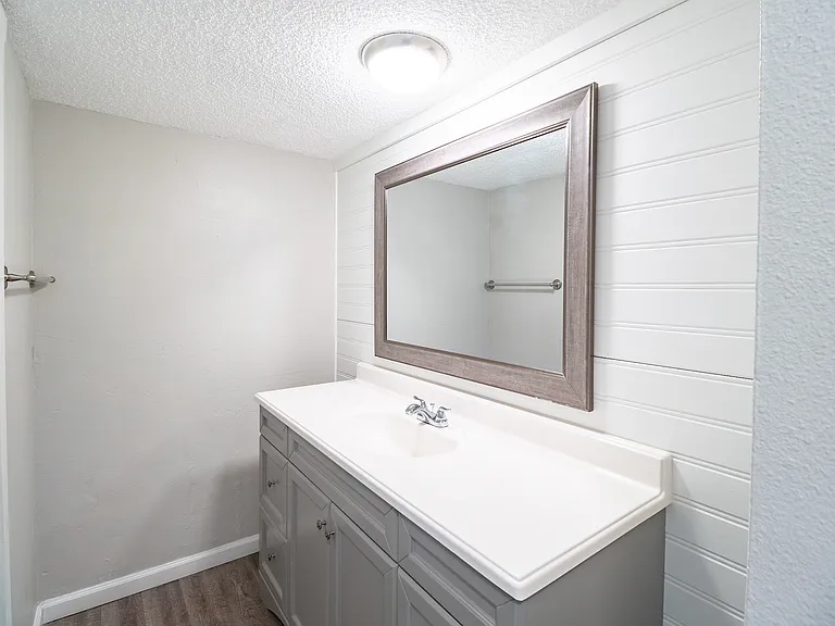 Hawk Point Apartments — Photo 8