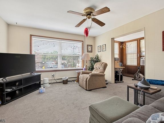 5th image of 6 Crestwood Ct