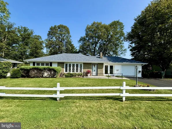 1027 Woodland Dr, Bellefonte, PA 16823