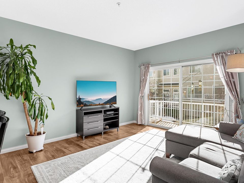 1st image of 430 Willoughby Way W