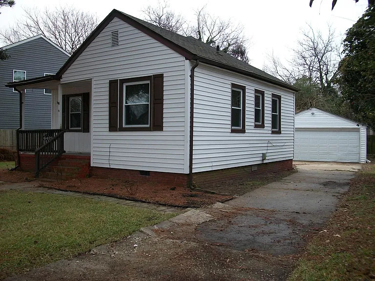 Exterior, Garage in Back