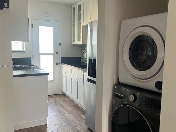 225 SE 16th Ave APT 3