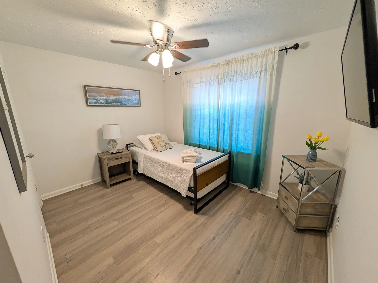 3 bed, 2.0 bath, 1020 sqft, $776 — Photo 1