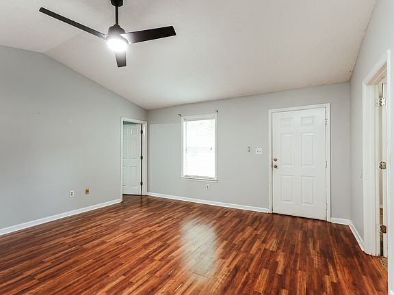 5th image of 180 Oak Dr