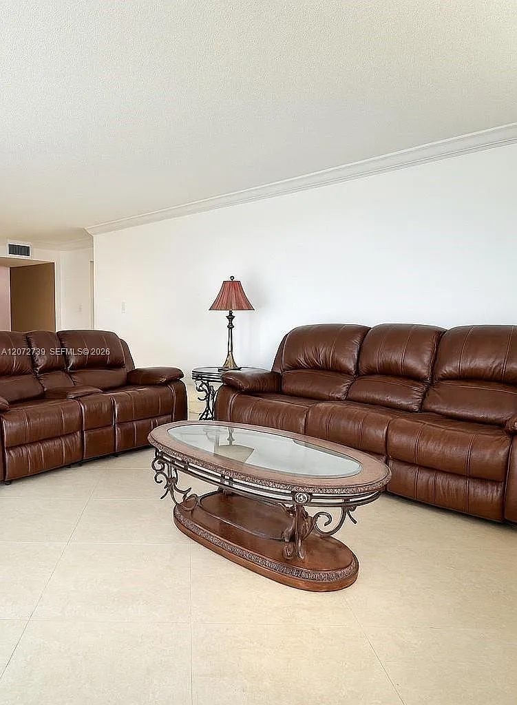 Commodore Plaza Condo — Photo 3