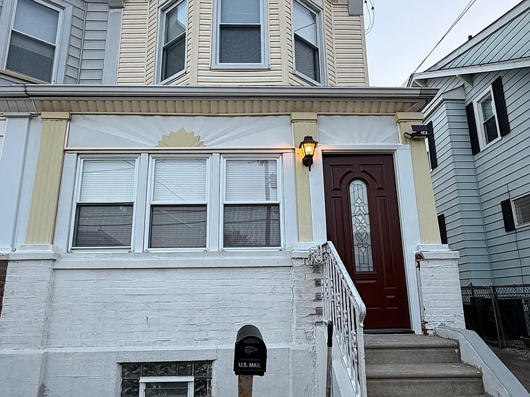 1110 Faunce St — Photo 2