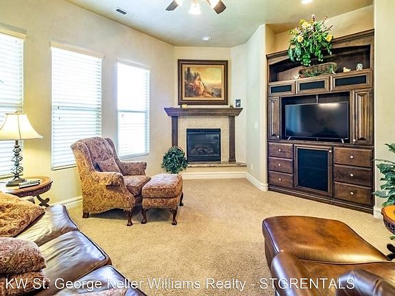 2nd image of 7 N Laquinta Dr
