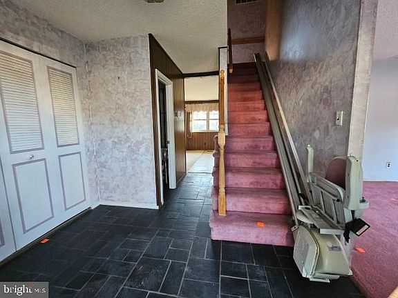 3rd image of 1861 Greymont St