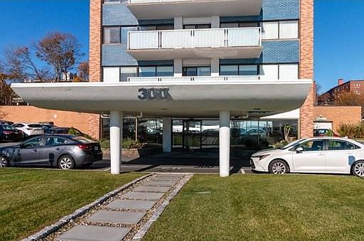 2nd image of 300 Lynn Shore Dr APT 201