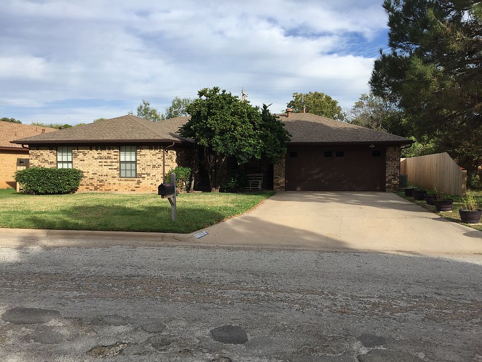 1st image of 4649 Royal Court Cir