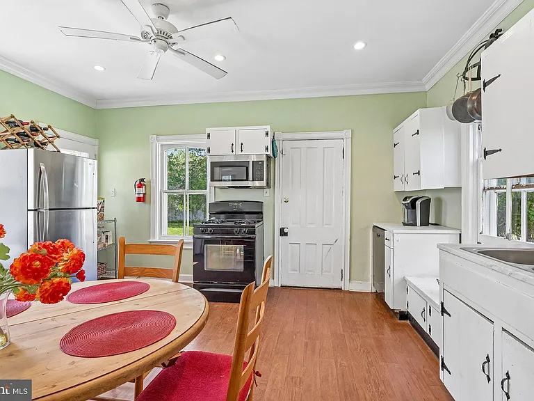 2167 Brunswick Ave — Photo 11