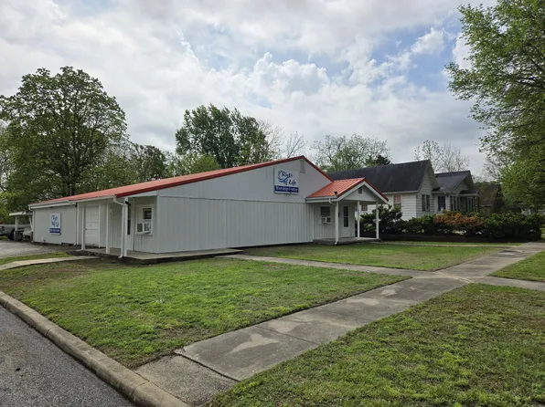 802 S Oak Avenue, Aurora, MO 65605