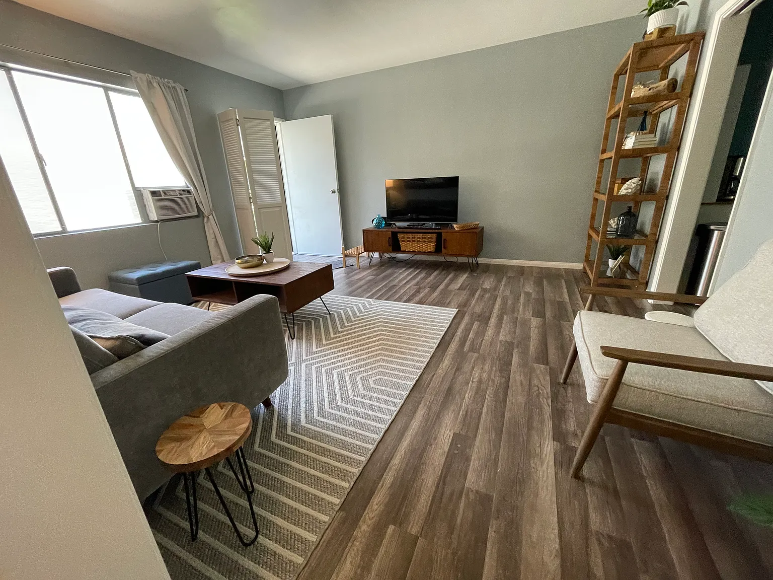 728 Cedar Ave — Photo 3