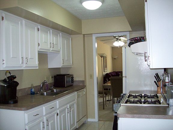 3rd image of 34110 Chagrin Blvd APT 6105