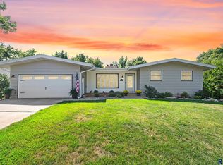 4301 S Hickory Hill Rd, Sioux Falls, SD 57103