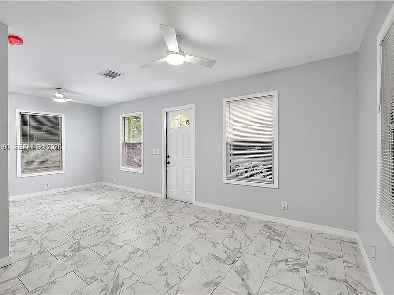 901 NE 38th St #1 — Photo 3