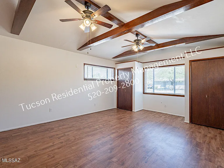 826 E Water St — Photo 12