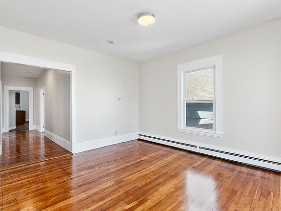3rd image of 28 Ripley St APT 2
