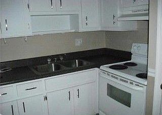 5th image of 2420 SE 17th St APT 403