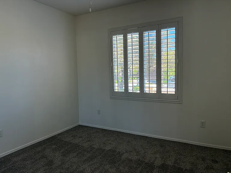 2581 Leighton Ave — Photo 12