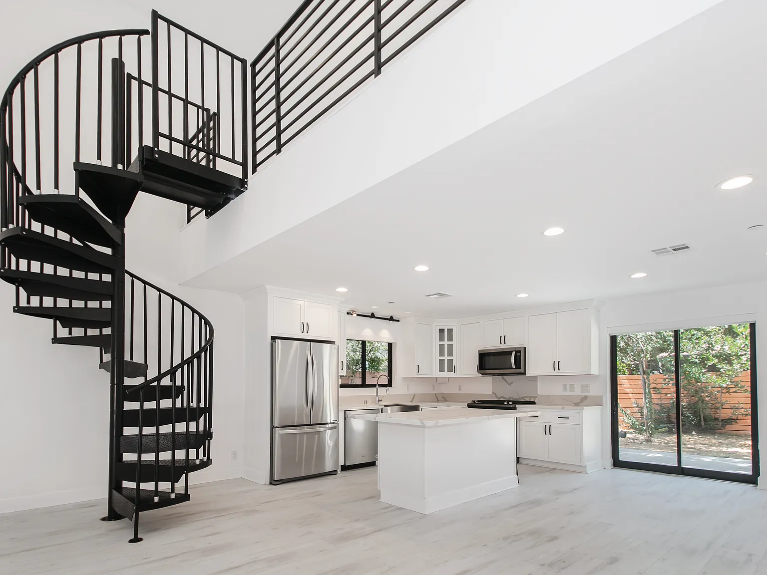 2 bed, 2.5 bath, 1730 sqft, $3,750 — Photo 3