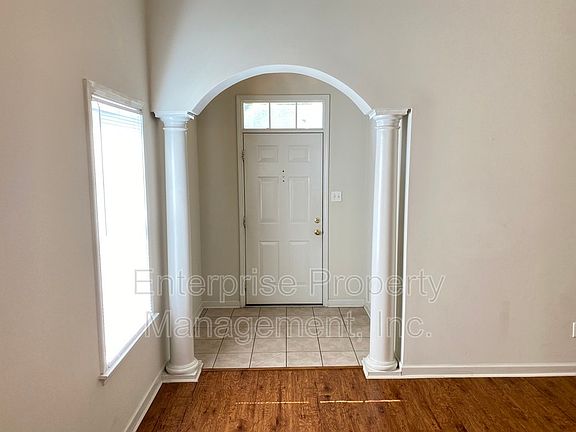 4th image of 10120 Lynham Dr