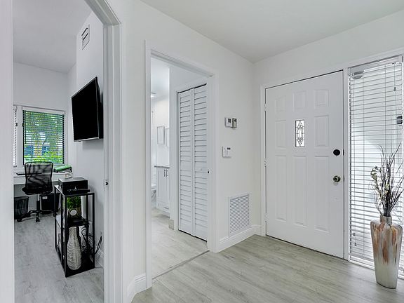 4th image of 7860 Seville Place #2203